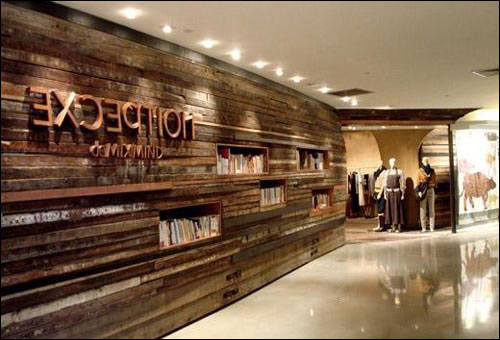 李宁巨亏例外走红 本土服装升级路在何方？