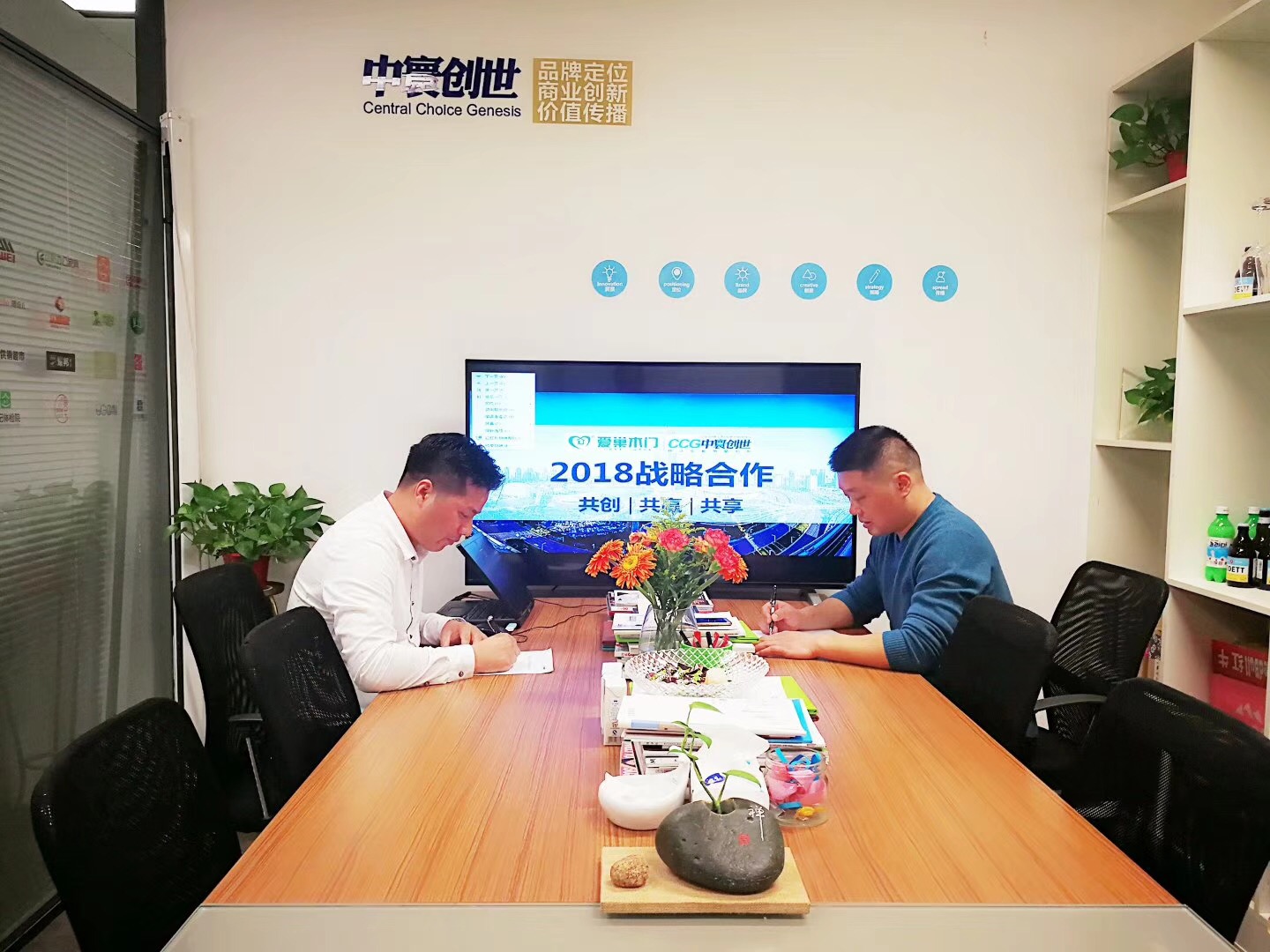 爱巢木门再次携手中寰创世——年度合作更创辉煌